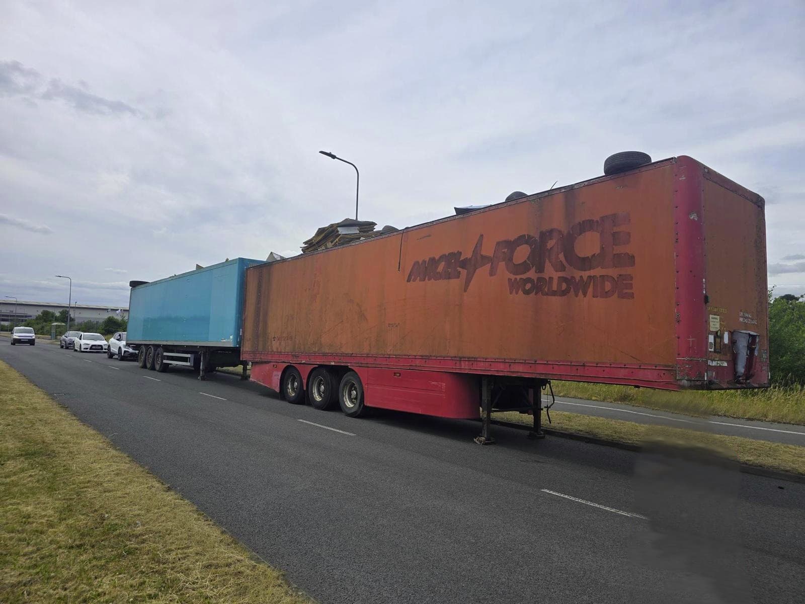 Hunt launched after two waste-filled articulated trailers dumped in Scunthorpe